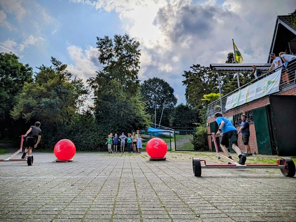 Kinder in Bewegung: Gruppenspiel am Elfrathe See